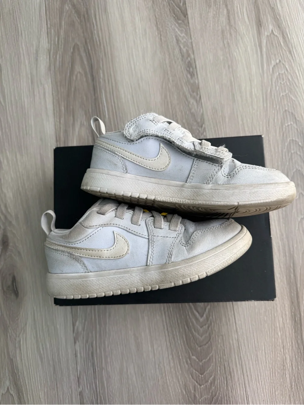 Nike JORDAN 1 LOW ALT (PS)- size: 12.5 (Used)